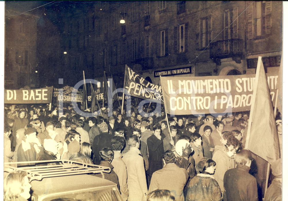 Fotografia d epoca originale 1970 ANNI DI PIOMBO MILANO Manifestazione studentesca  Foto DANNEGGIATA RARA 1