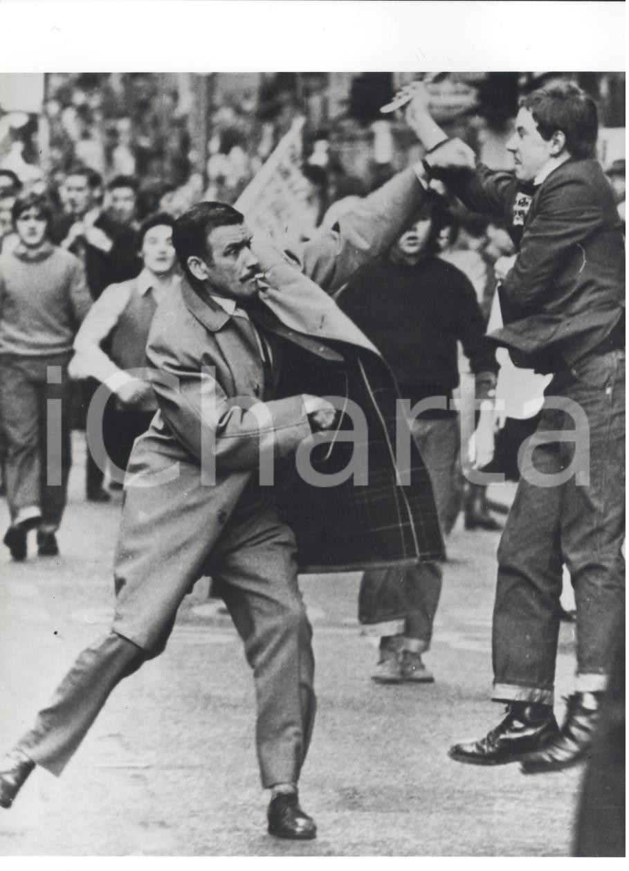 Fotografia d epoca originale 1973 GLASGOW Lotta fra l ispettore George JOHNSTON e Brian STEWART Foto 13x18 1