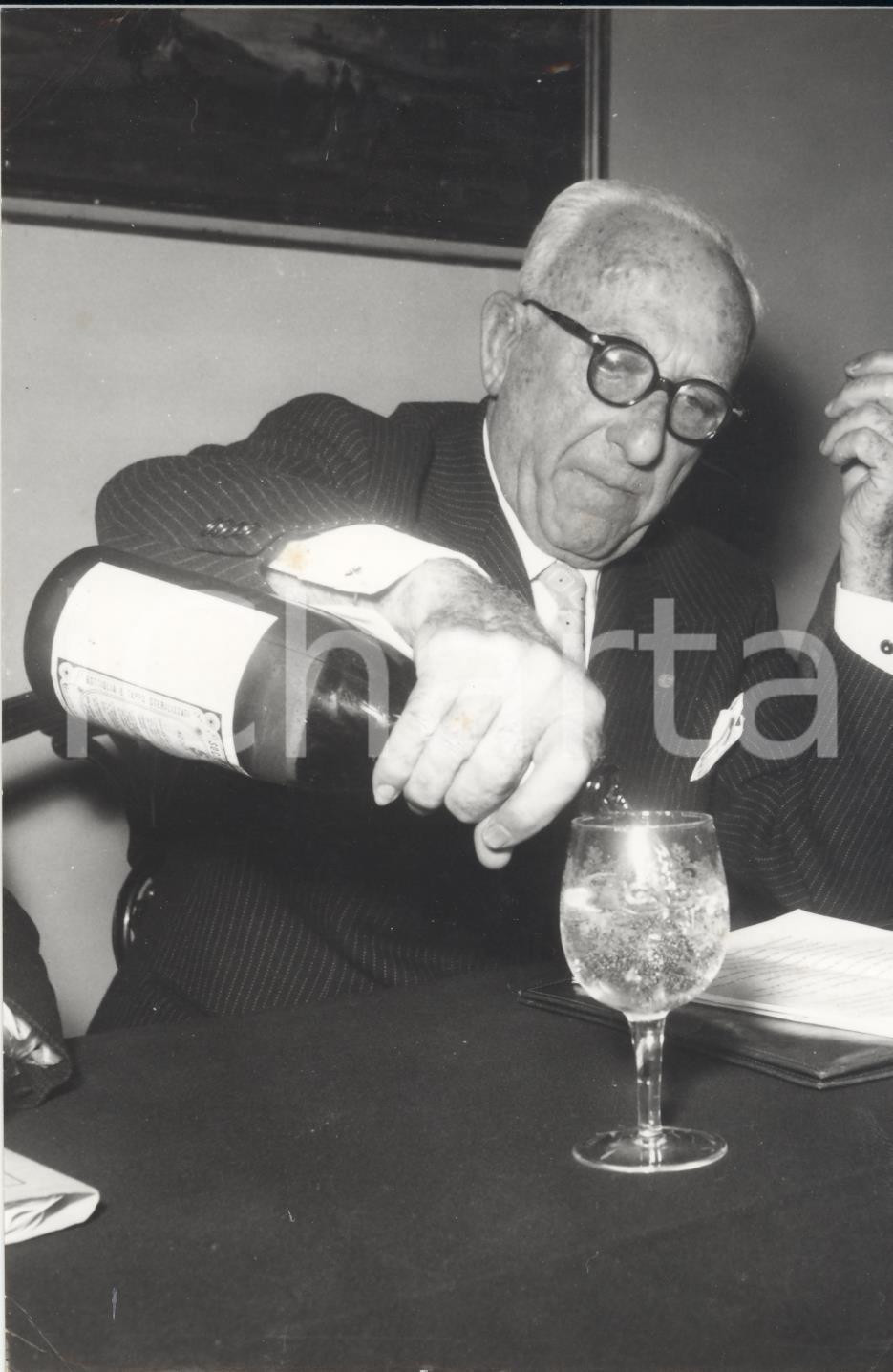Fotografia d epoca originale 1958 ROMA Conferenza monarchici   Achille LAURO beve acqua S.PELLEGRINO 1