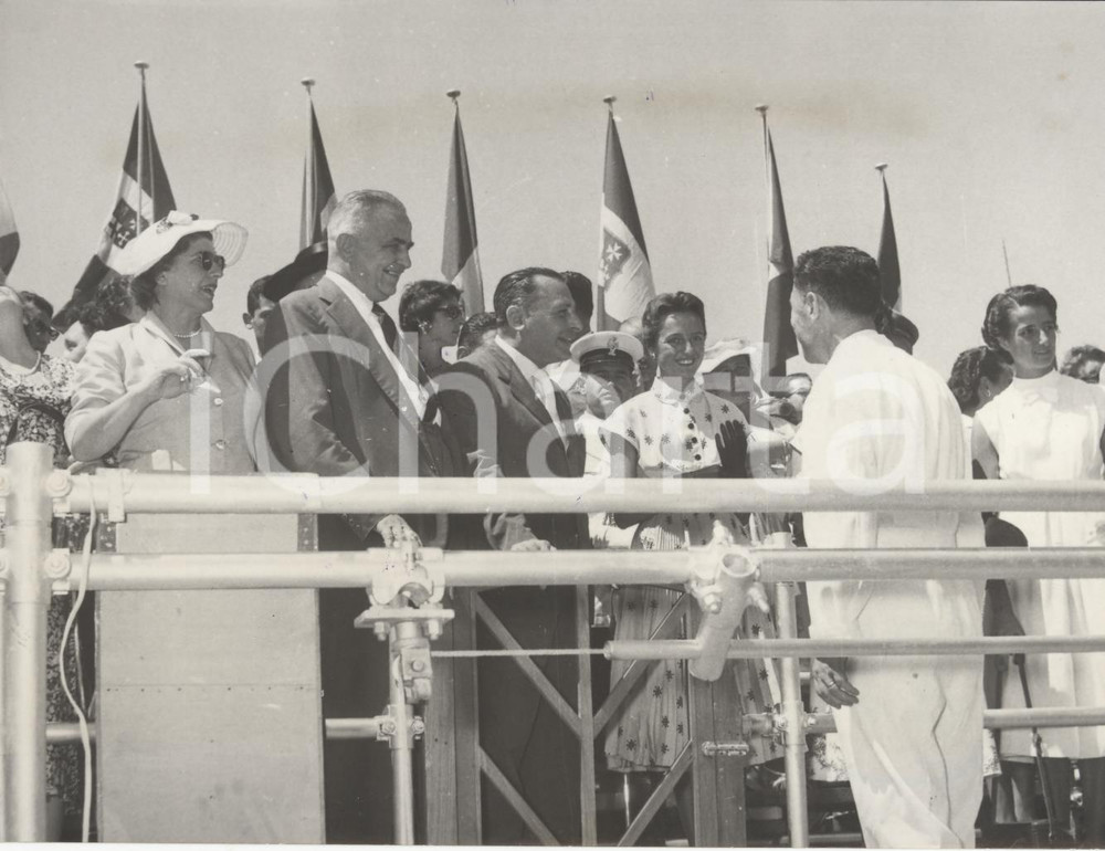 Fotografia d epoca originale 1954 CASTELLAMMARE DI STABIA Varo motocisterna AGIP  Antonio GAVA Enrico MATTEI 1