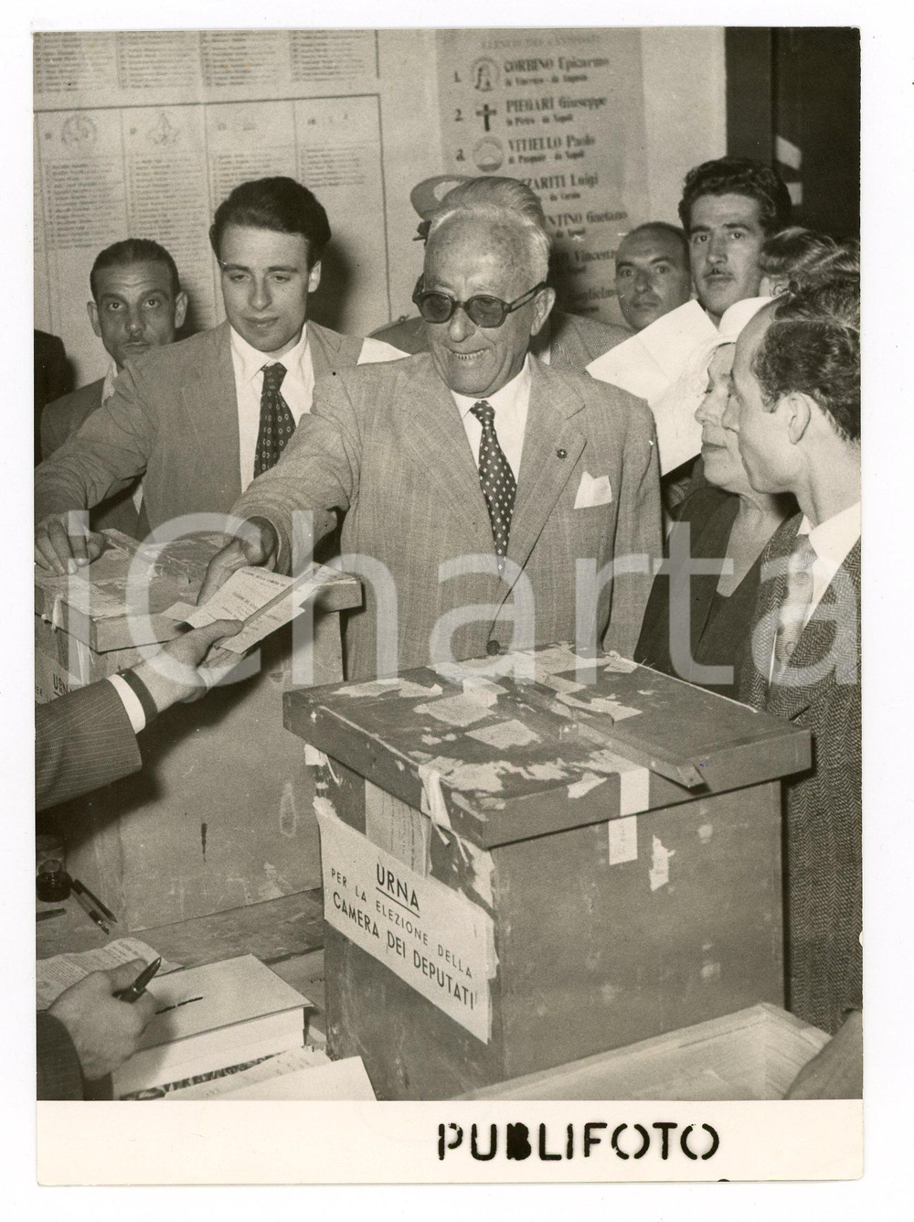 Fotografia d epoca originale 1953 NAPOLI  Elezioni Politiche  Achille LAURO alle urne elettorali Foto 1