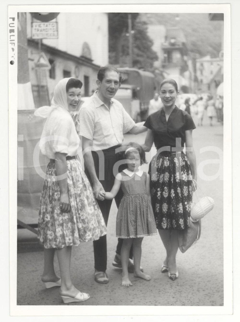 Fotografia d epoca originale 1955 ca PORTOFINO Ritratto di Margot FONTEYN in vacanza con Roberto ARIAS Foto 1