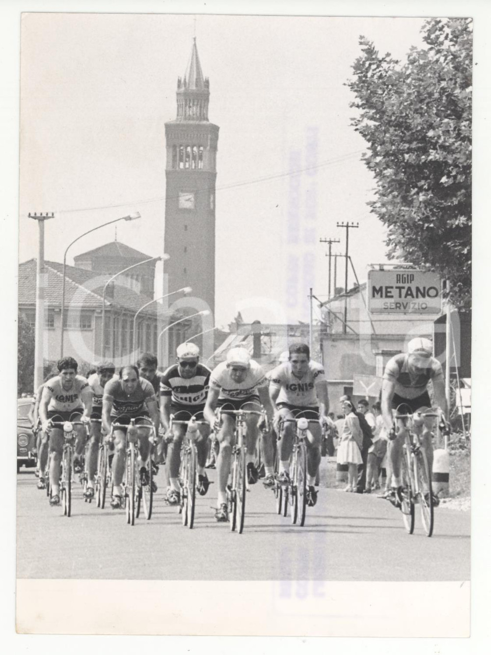 Fotografia d epoca originale 1959 LEGNANO CICLISMO COPPA BERNOCCHI  Arrivo vittorioso di NoÃ¨ CONTI Foto 1