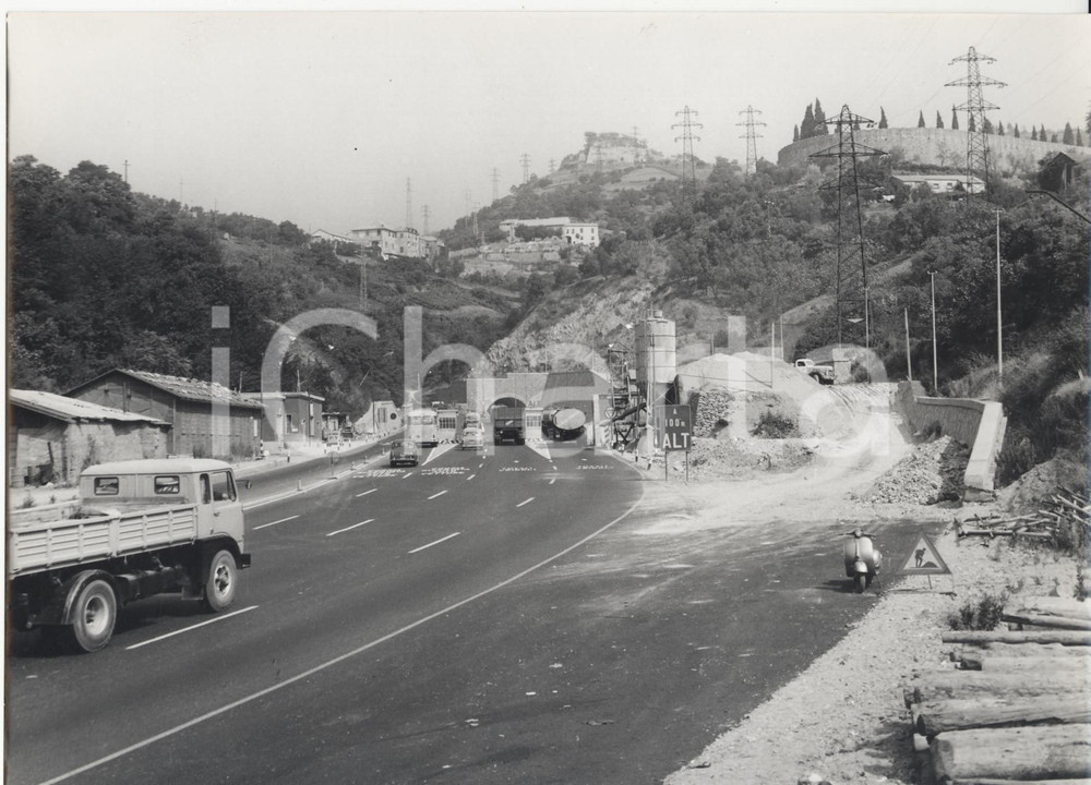 Fotografia d epoca originale 1962 AUTOSTRADA DEI GIOVI  Casello Genova Ovest in costruzione Foto 24x18 cm 1