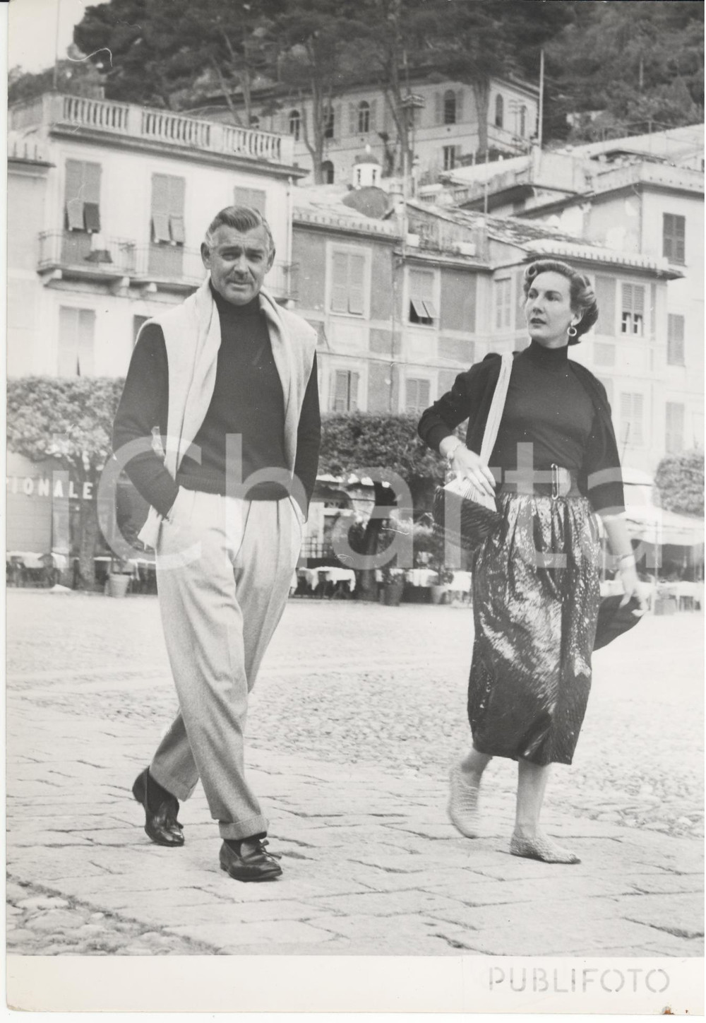Fotografia d epoca originale 1953 PORTOFINO Clark GABLE a passeggio con la moglie Kay SPRECKLES Foto 1