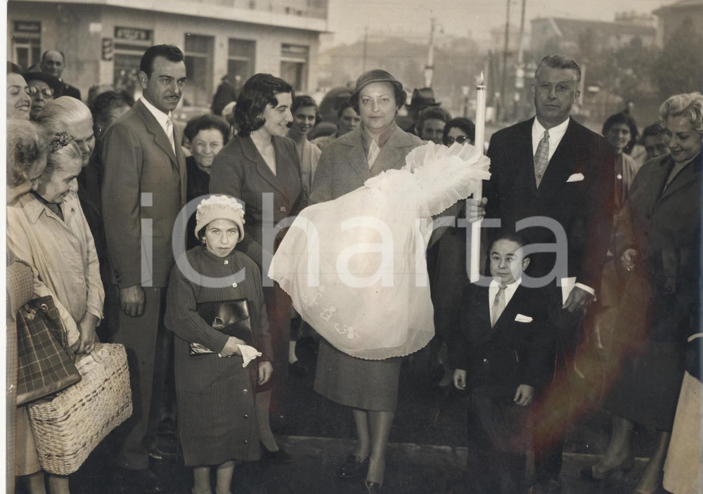Fotografia d epoca originale 1956 TORINO  Battesimo del figlio della coppia piÃ¹ bassa del mondo Foto 24x18 1