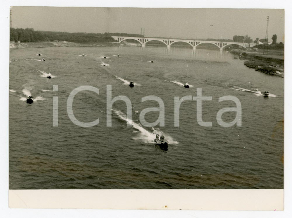 Fotografia d epoca originale 1954 PAVIAVENEZIA  Motonautica  Partenza degli scafi fuoribordo 580 cc  Foto 1
