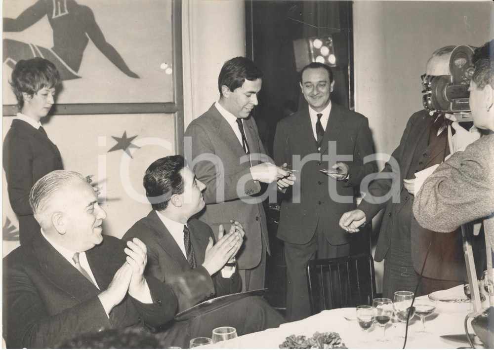 Fotografia d epoca originale 1963 TORINO AUTOMOBILISMO  Premiazione pilota dell anno LANCIA Foto 24x18 1