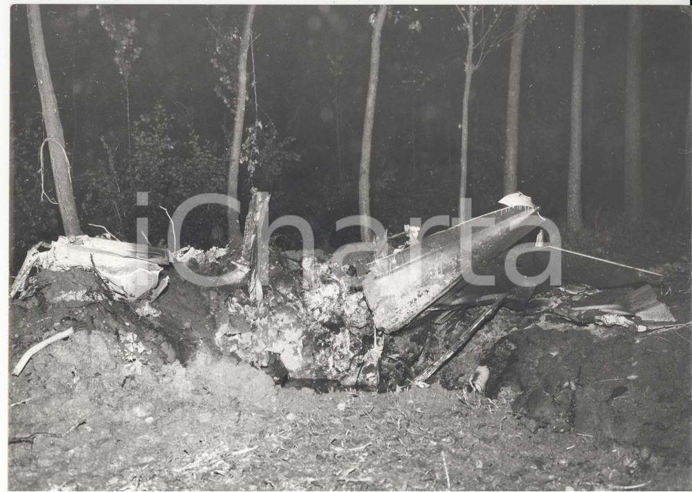 Fotografia d epoca originale 1962 BASCAPE  I rottami dell aereo del presidente ENI Enrico MATTEI Foto 1