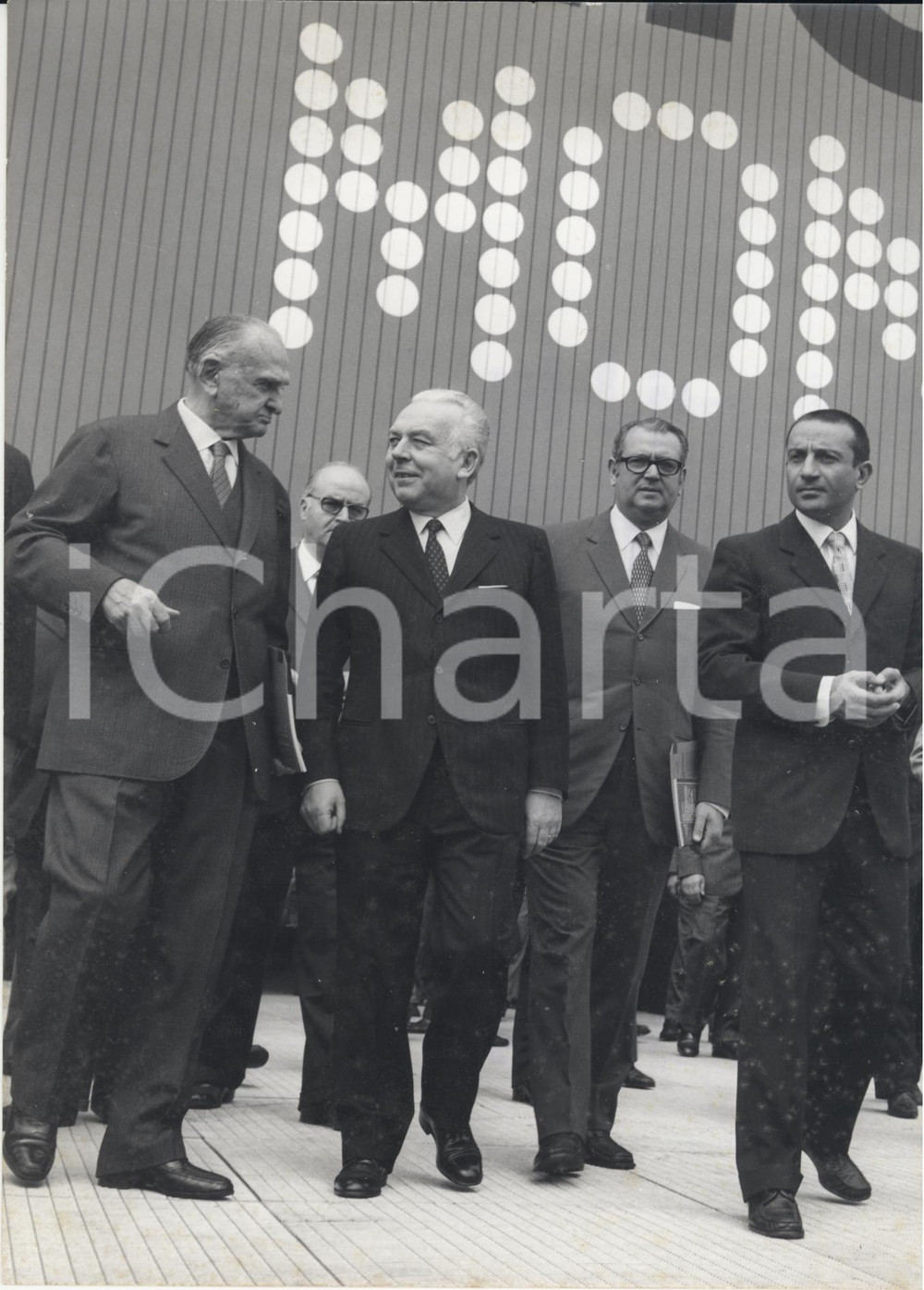 Fotografia d epoca originale 1971 FIERA MILANO Camillo RIPAMONTI visita il padiglione MONTECATINIEDISON 1