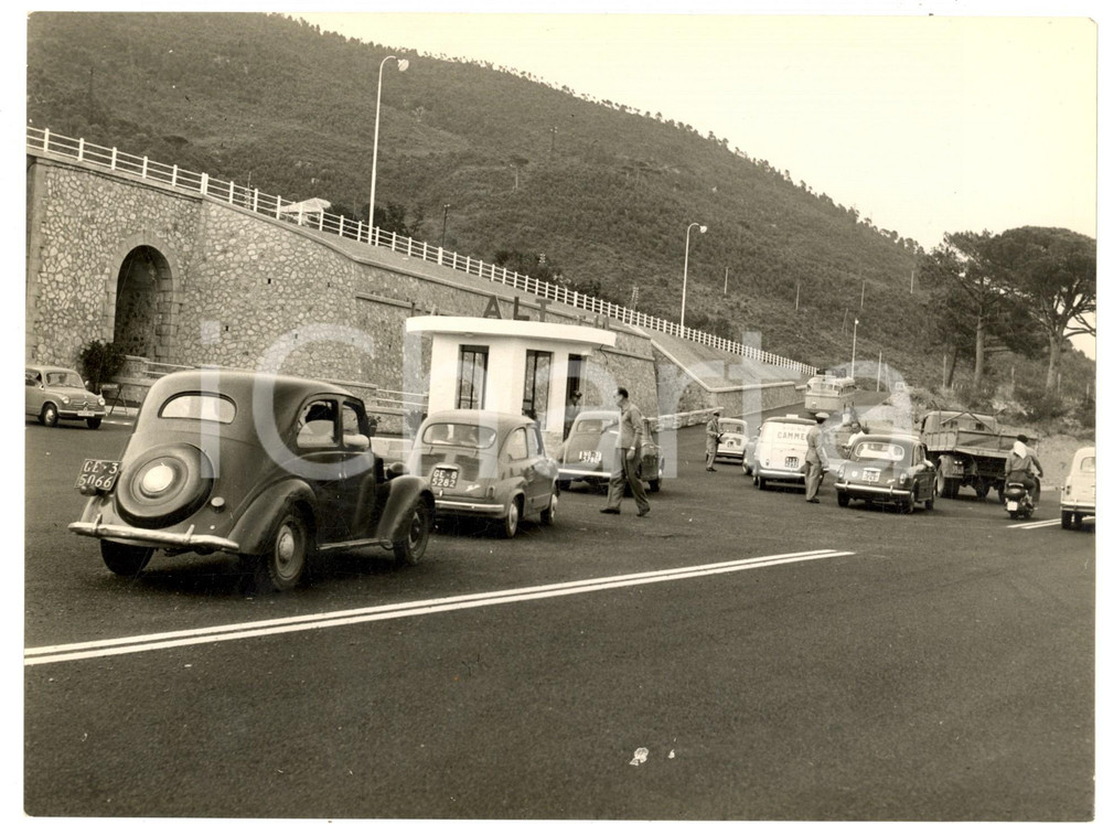 Fotografia d epoca originale 1960 ca GENOVA Traffico di Ferragosto sulla nuova Camionale Foto 24x18 cm 1