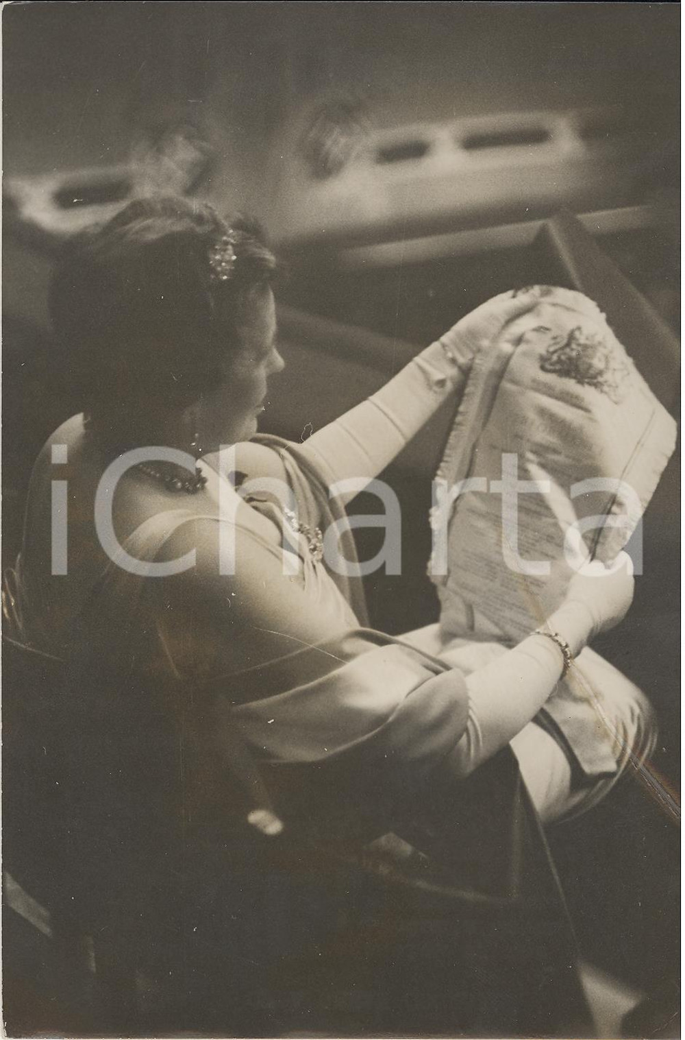 Fotografia d epoca originale 1960 LONDON COVENT GARDEN General DE GAULLE s visit  Gala program on silk PHOTO 1
