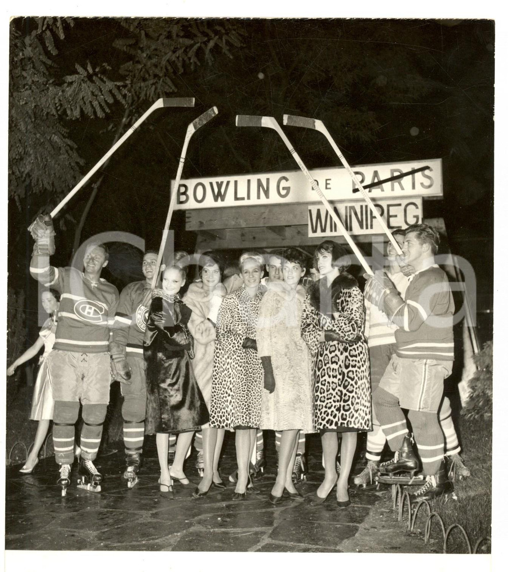 Fotografia d epoca originale 1962 PARIS Jardin d Acclimatation  SoirÃ©e canadienne au Bowling Photo 17x19 1