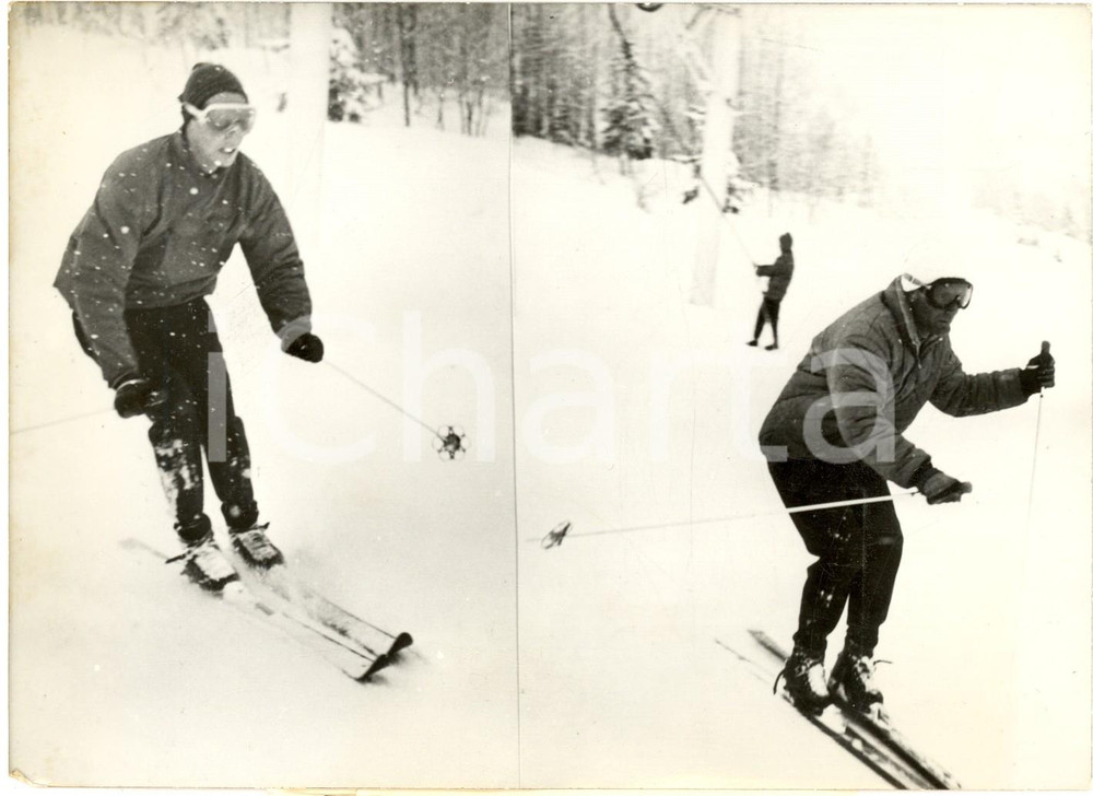 Fotografia d epoca originale 1960 COURCHEVEL F Re Baldovino del Belgio sugli sci con l istruttore Foto 1