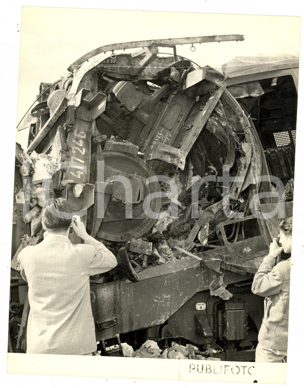 Fotografia d epoca originale 1953 FILATTIERA MS Scontro ferroviario  I due locomotori distrutti Foto18x24 1