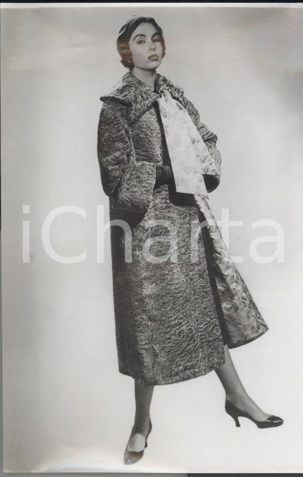 Fotografia d epoca originale 1955 LONDON Johnny Boy cravat matching lining of lamb coat Photo Fashion 1
