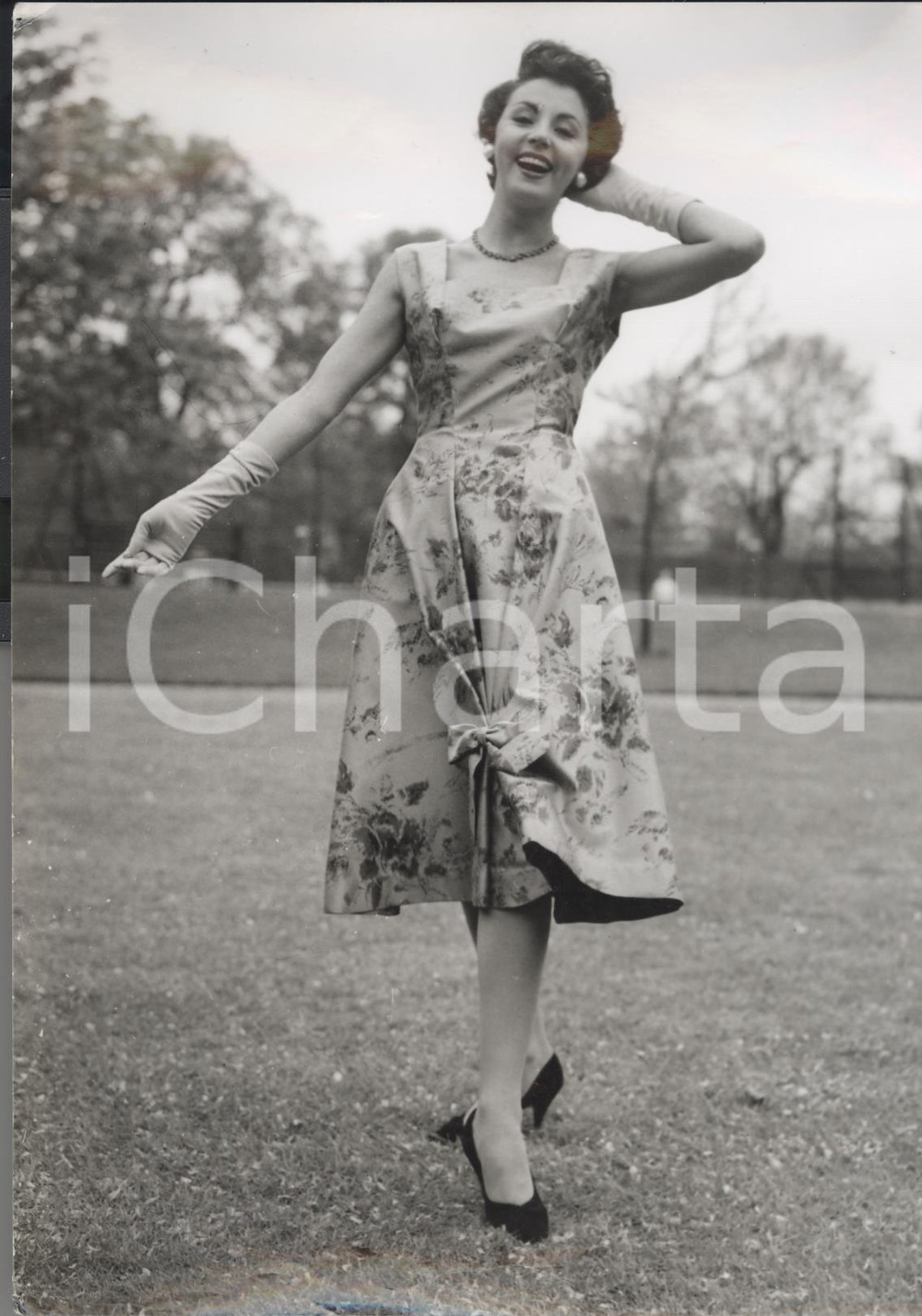 Fotografia d epoca originale 1958 LONDON Marcusa wearing pink trapeze dress Adagio Photo Fashion 15x20 1