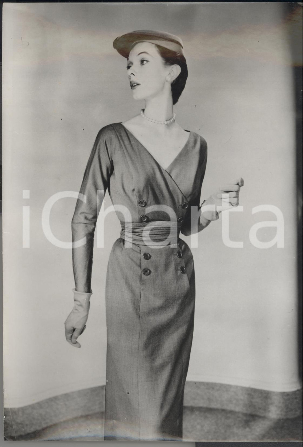 Fotografia d epoca originale 1954 NEW YORK Burnt sugar dress by Herbert SONDHEIM s autumn collection Photo 1