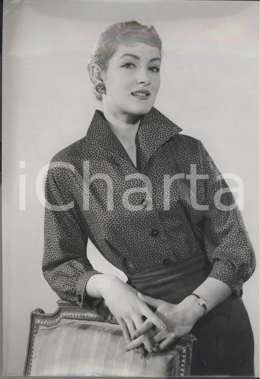 Fotografia d epoca originale 1955 LONDON Model wearing spring blouse with black sitting ducks Photo Fashion 1