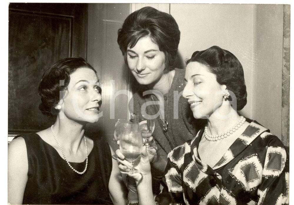 Fotografia d epoca originale 1959 DUBLIN Theatre Festival  Yvette CHAVIRE  Marilyn BURR Alicia MARKOVA Photo 1