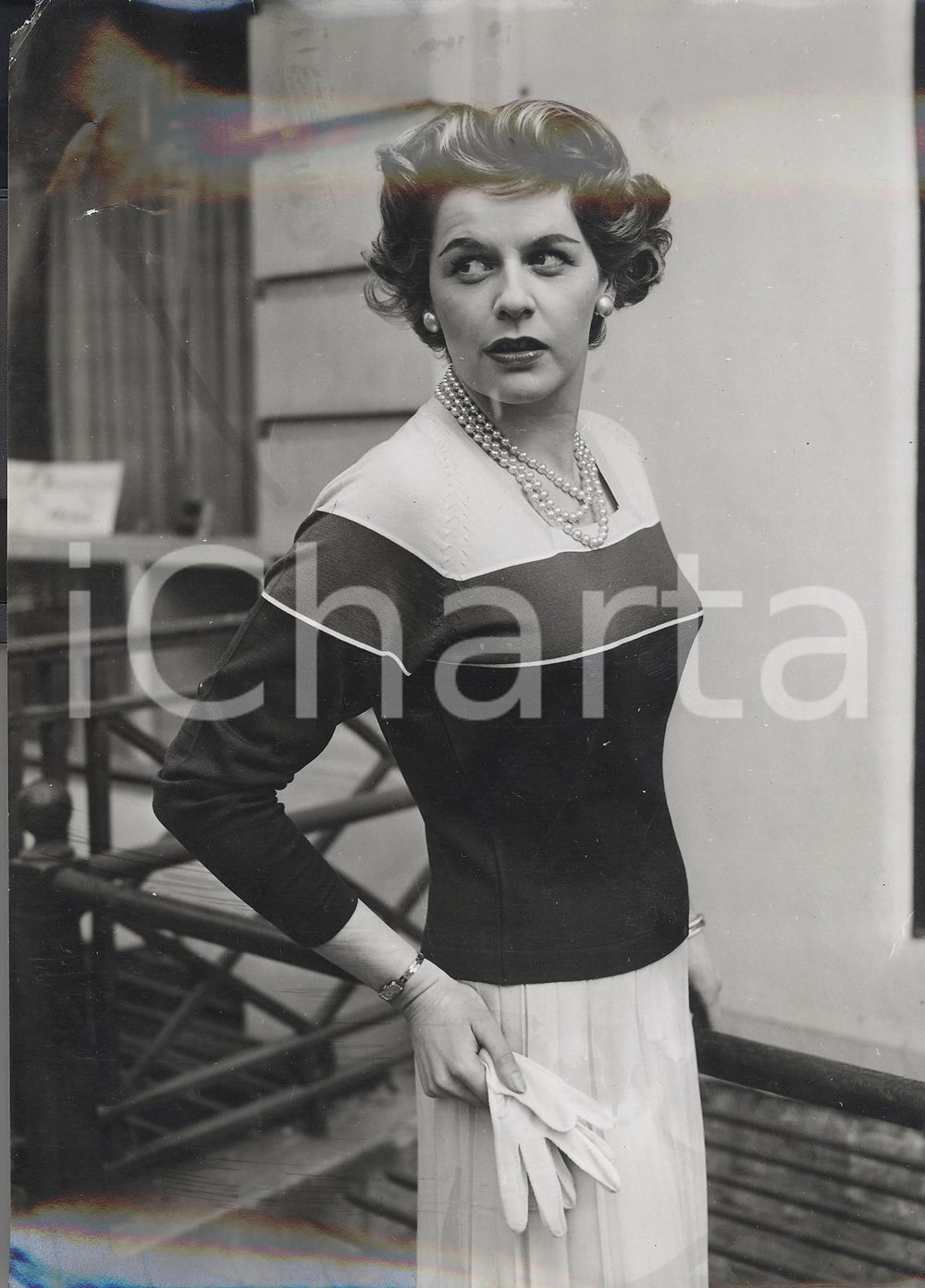 Fotografia d epoca originale 1958 LONDON Playfair  Model showing striped threequater lenght sweater Photo 1