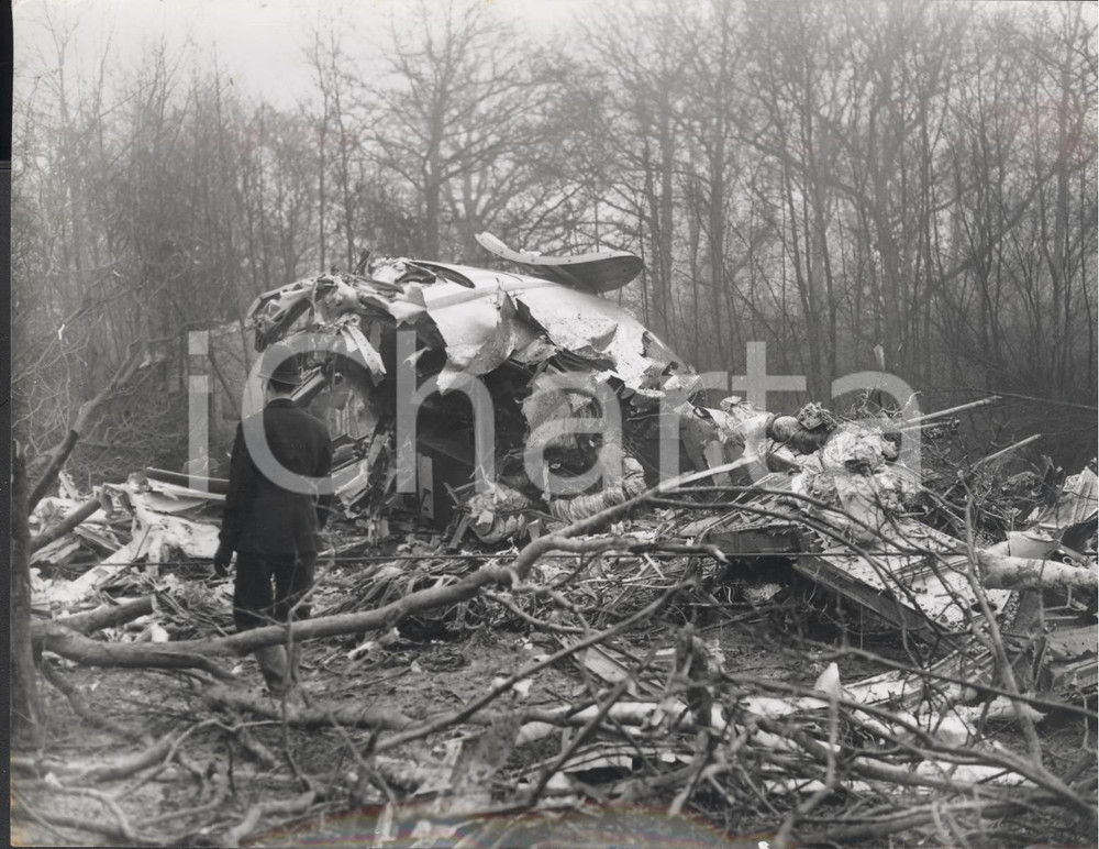 Fotografia d epoca originale 1959 LONDON GATWICK Air crash Adnan MENDERES  Wrecked Turkish airliner Photo 1