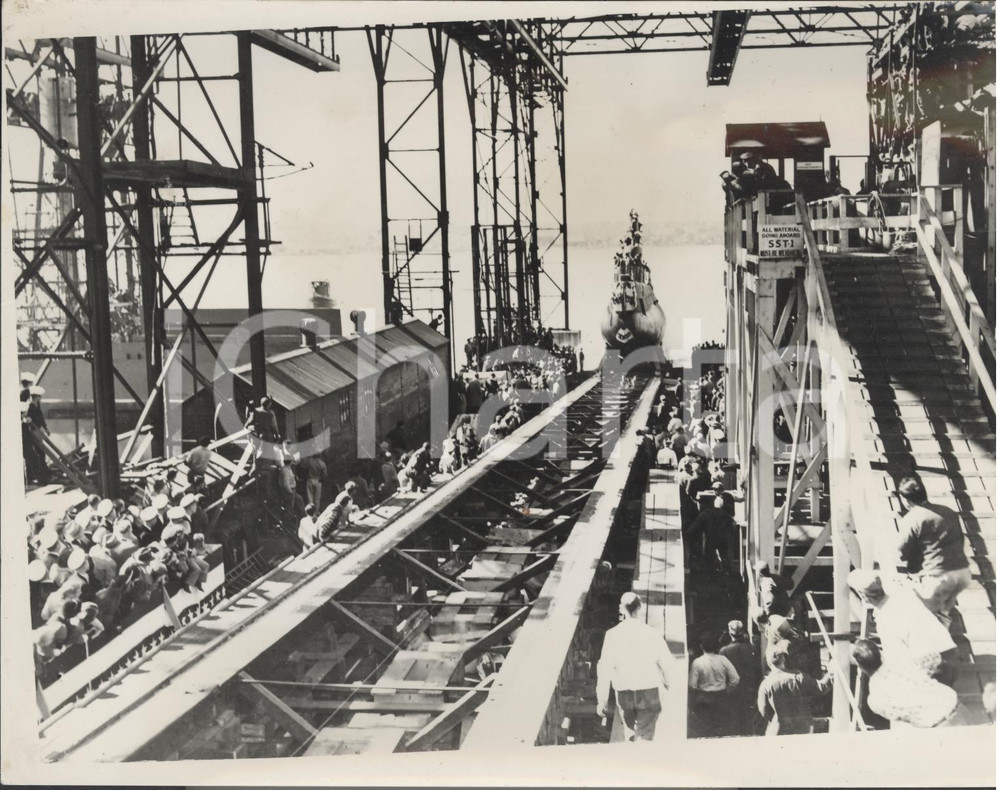 Fotografia d epoca originale 1953 GROTON US NAVY General Dynamics Electric Boat launches new baby submarine 1