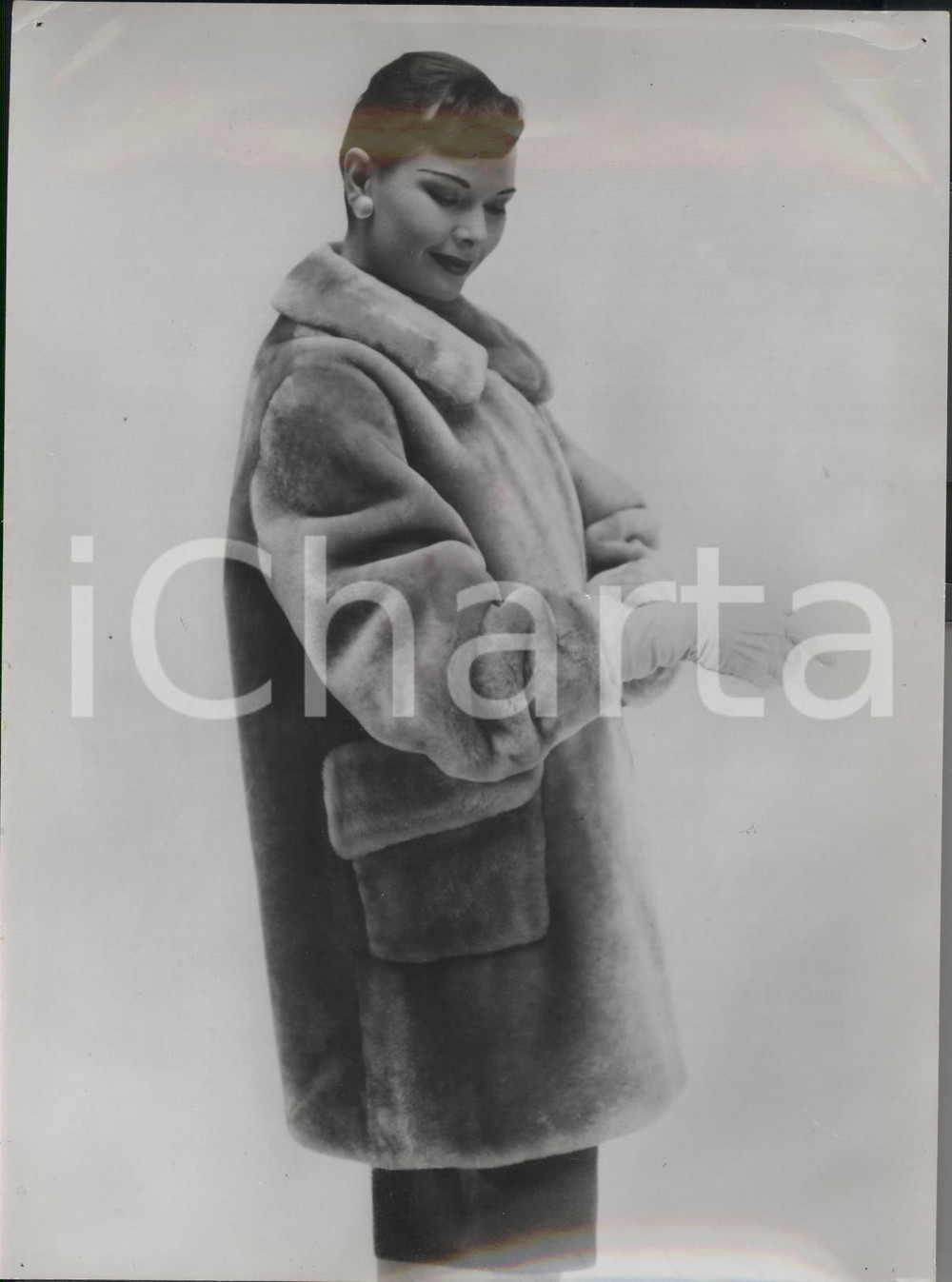 Fotografia d epoca originale 1958 LONDON Model wearing winter Tescan Aspen Lamb fur Photo Fashion 15x20 1