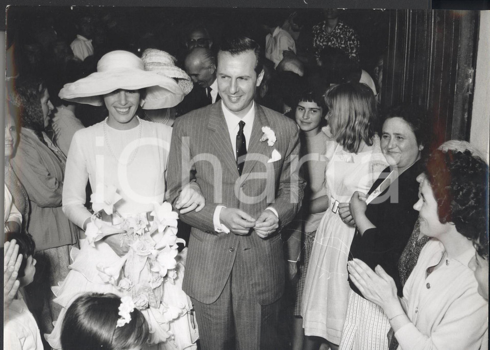 Fotografia d epoca originale 1960 PORANA DI PIZZALE La cantante Ornella VANONI sposa Lucio ARDENZI Foto 1