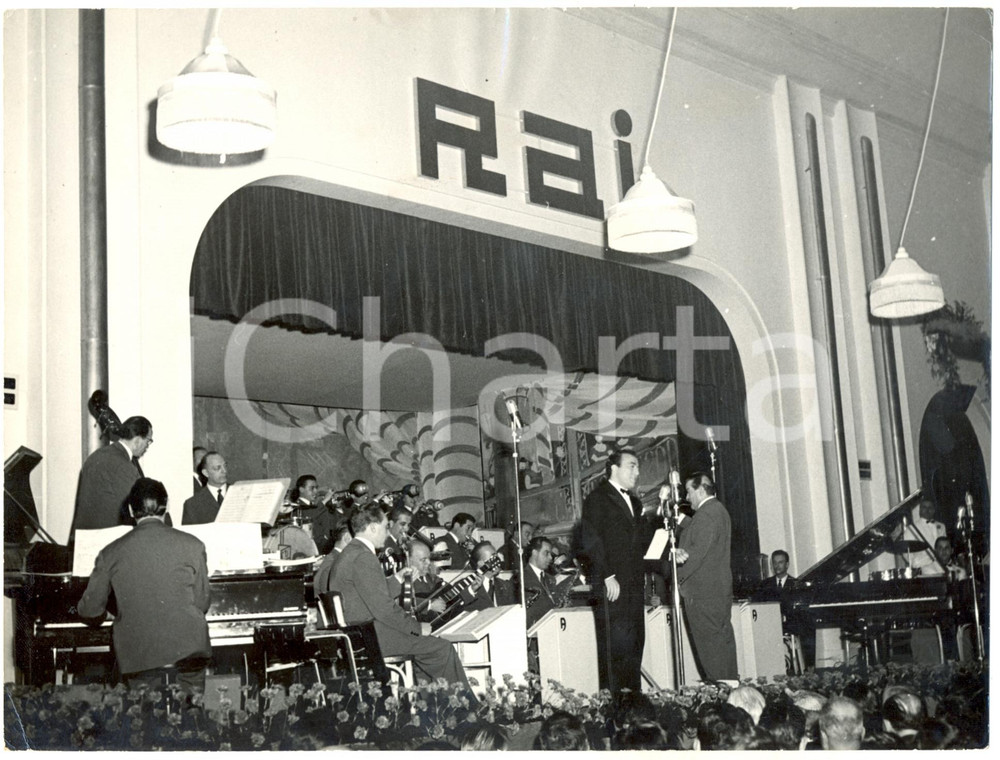 Fotografia d epoca originale 1954 FESTIVAL DI SANREMO Gino LATILLA canta Tutte le mamme Foto 24x18 1