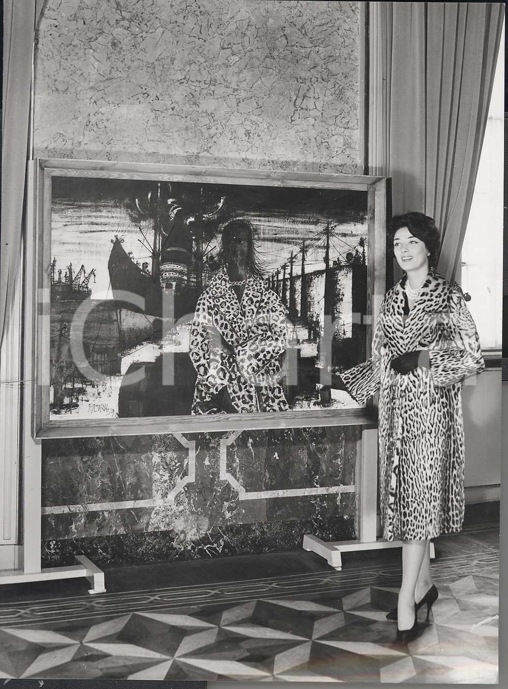 Fotografia d epoca originale 1959 MILANO Premio DELLERA  La pelliccia di leopardo di Gaetano PICCINNI Foto 1