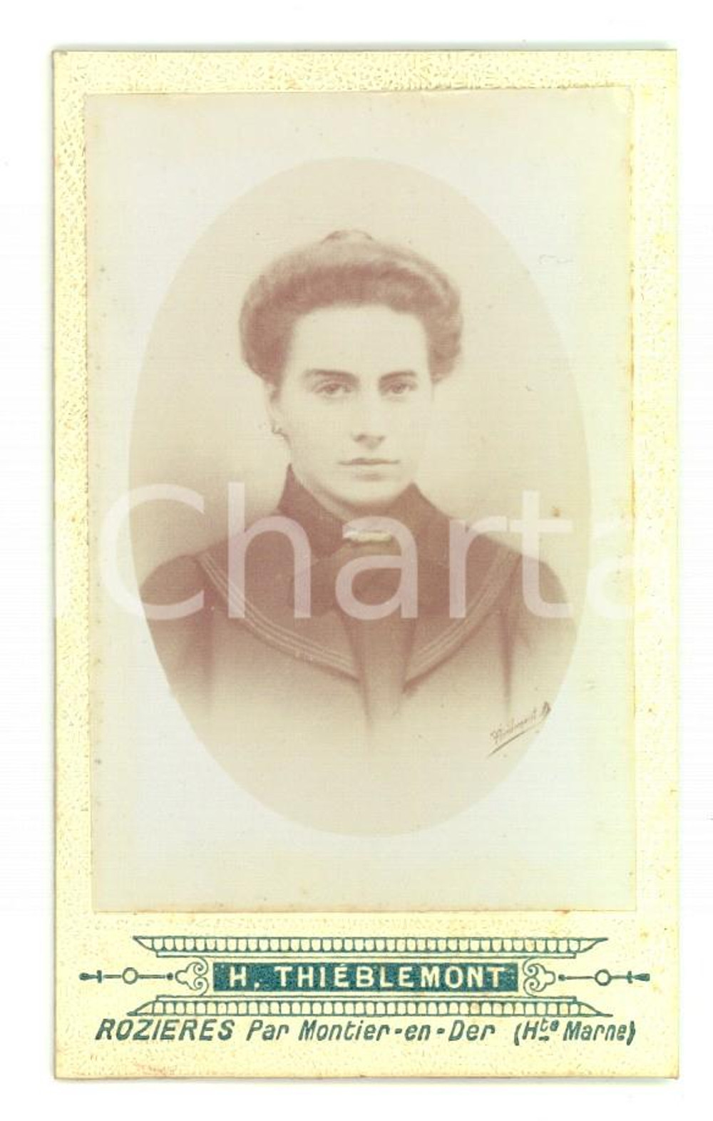 Fotografia d epoca originale 1890 ca ROZIERES Ritratto di donna con colletto nero Foto H. THIEBLEMONT CDV 1
