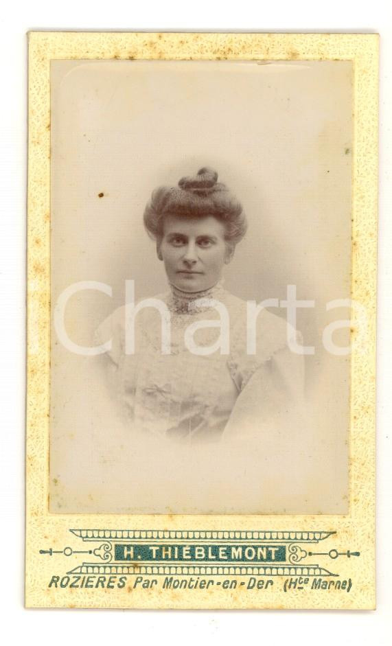 Fotografia d epoca originale 1890 ca ROZIERES Ritratto di donna in abito bianco Foto H. THIEBLEMONT CDV 1