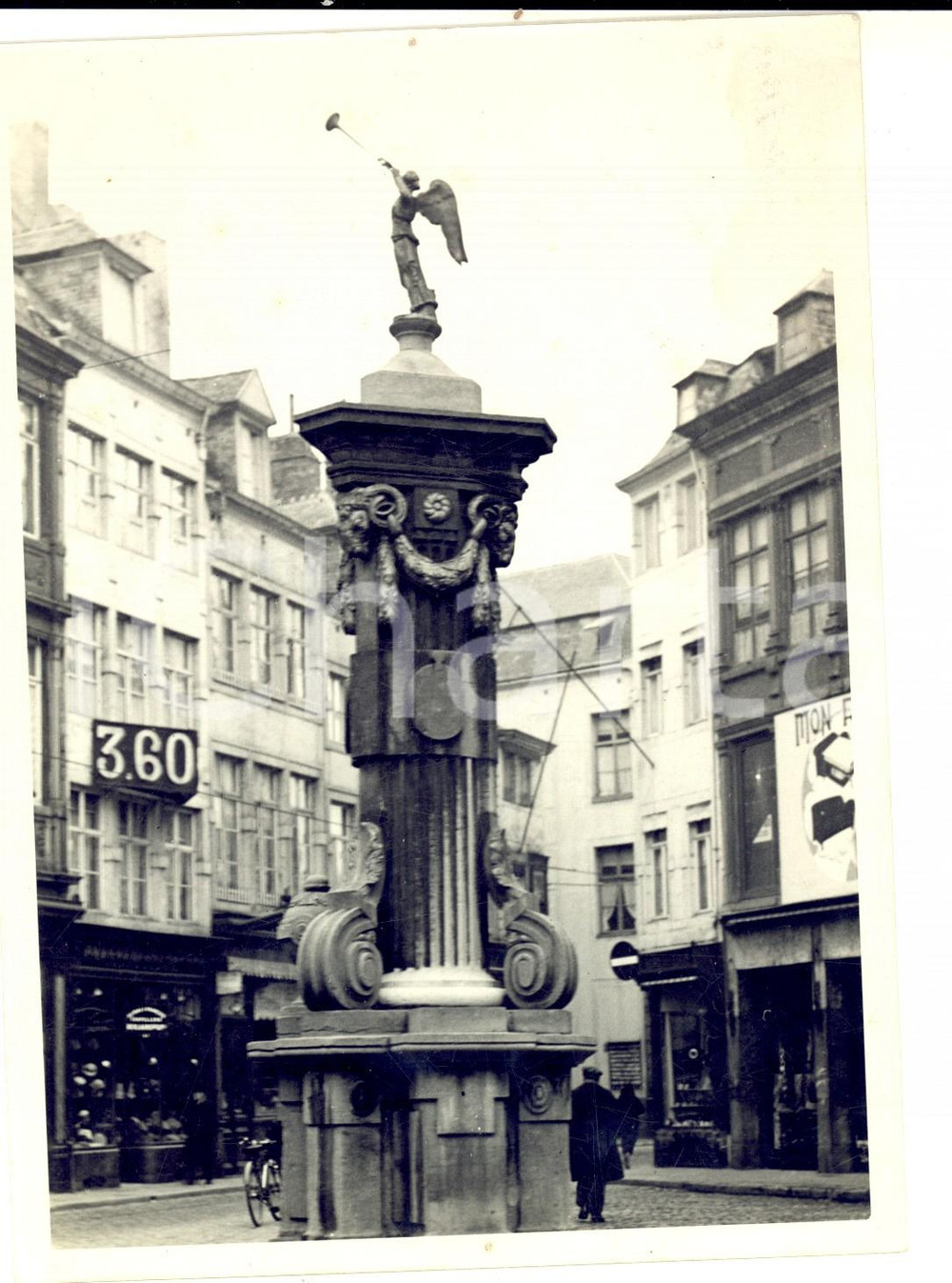 Fotografia d epoca originale 1950 ca NAMUR B La curieuse fontaine de l Ange du marchÃ© aux poulets Photo 1