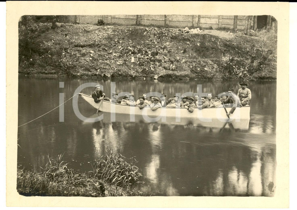 Fotografia d epoca originale 1920 ca AREA DEL TICINO Ufficiali del GENIO in barca con operai  Foto 18x13 cm 1