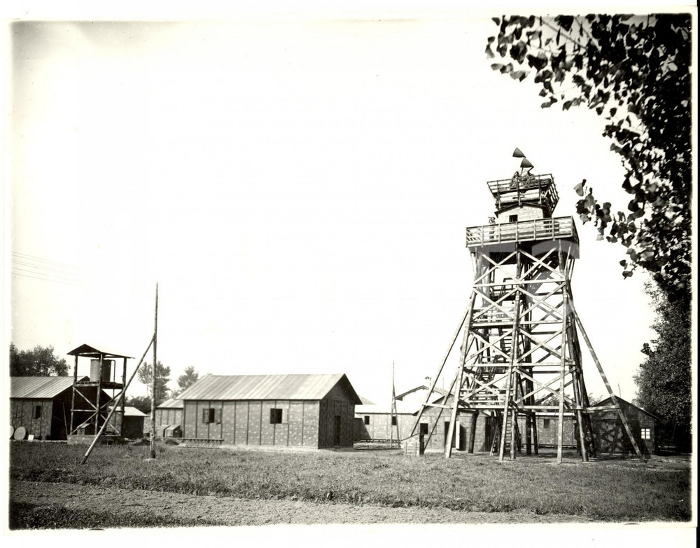 Fotografia d epoca originale 1944 RSI PAVIA TICINELLO Postazione contraerea  Baracche e torre osservazione 1