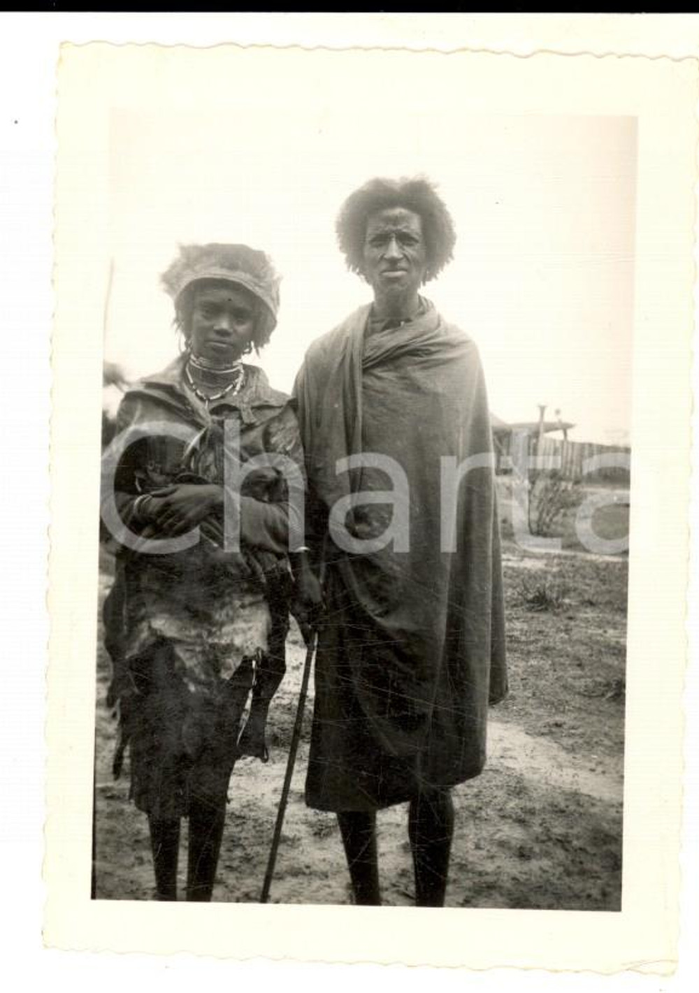 Fotografia d epoca originale 1935 ca AOI ADDIS ABEBA Coppia di indigene in un villaggio Foto 6x9 cm 1