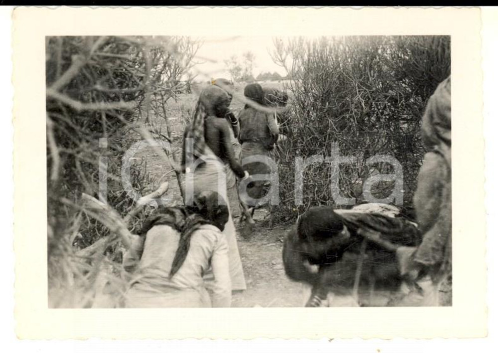 Fotografia d epoca originale 1935 ca AOI ADDIS ABEBA Ritratto di indigene al villaggio Foto 10x7 cm 1