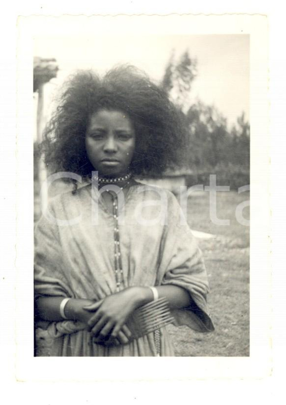Fotografia d epoca originale 1935 ca AOI ADDIS ABEBA Ritratto di giovane donna con pettine Foto 7x10 1