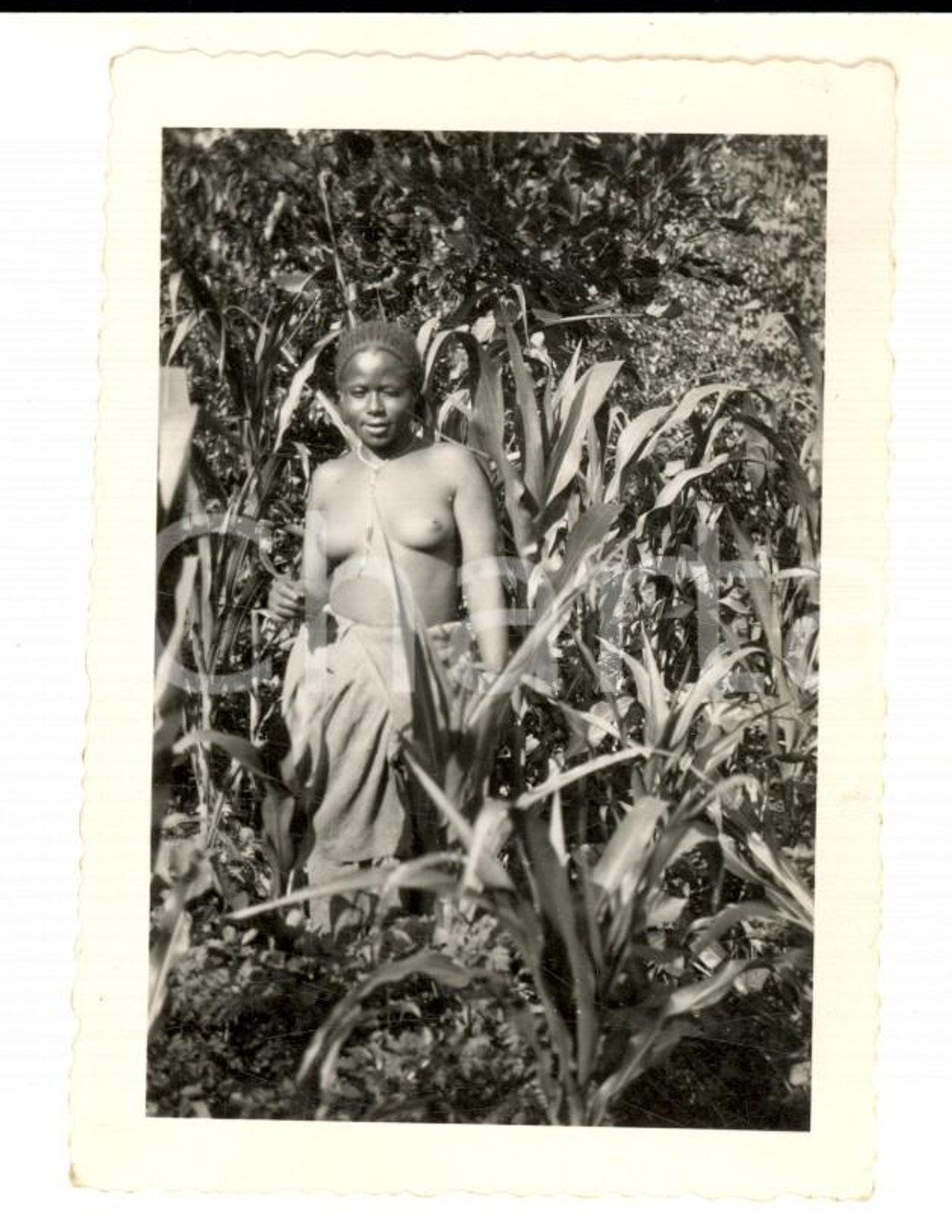Fotografia d epoca originale 1935 ca AOI ADDIS ABEBA Ritratto di giovane indigena a seno nudo Foto 7x10 cm 1