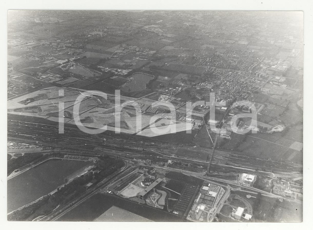 Fotografia d epoca originale 1975 MILANO Veduta aerea Idroscalo e Palazzo Mondadori  FOTO cm 14,5x10,5 1