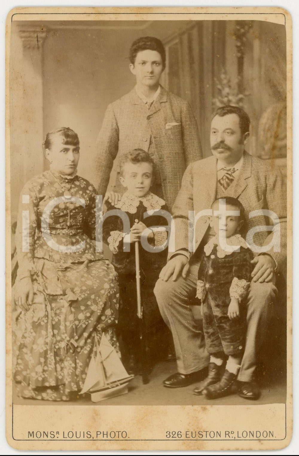 Fotografia d epoca originale 1890 ca LONDON Augusto DELLA CASA con la famiglia  Foto Monsieur LOUIS 11x16 1