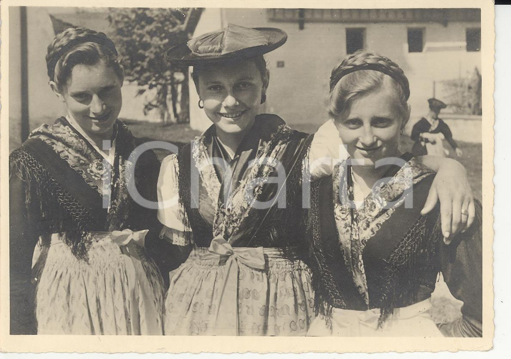 Cartolina originale da collezione 1935 ca VAL SARENTINO BZ Ragazze indossa costumi tipici ALTO ADIGE Cartolina 1