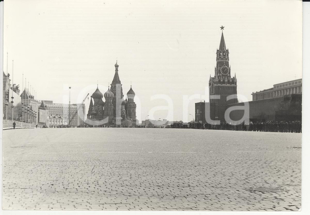 Fotografia d epoca originale 1975 URSS MOSCA Folla in coda per il mausoleo di LENIN  VERA FOTO cm 14,5x10,5 1