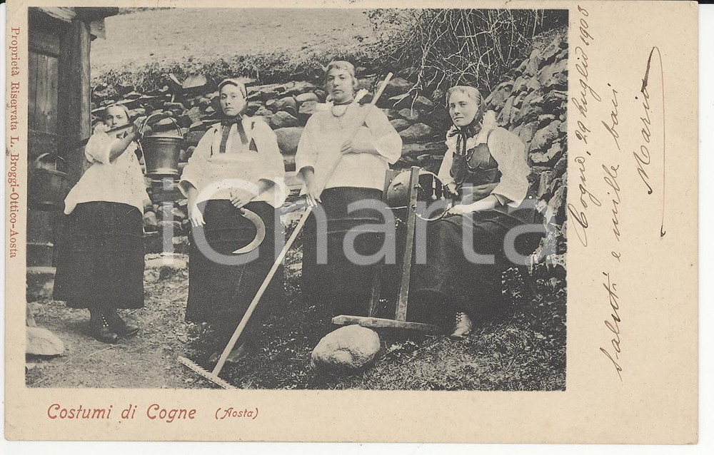 Cartolina originale da collezione 1903 COSTUMI COGNE AO Donne con attrezzi di campagna Cartolina postale FP VG 1