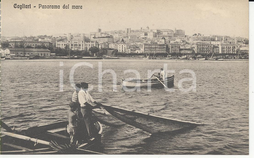 Cartolina originale da collezione 1915 ca CAGLIARI Panorama dal mare Cartolina ANIMATA barche pescatori FP NV 1