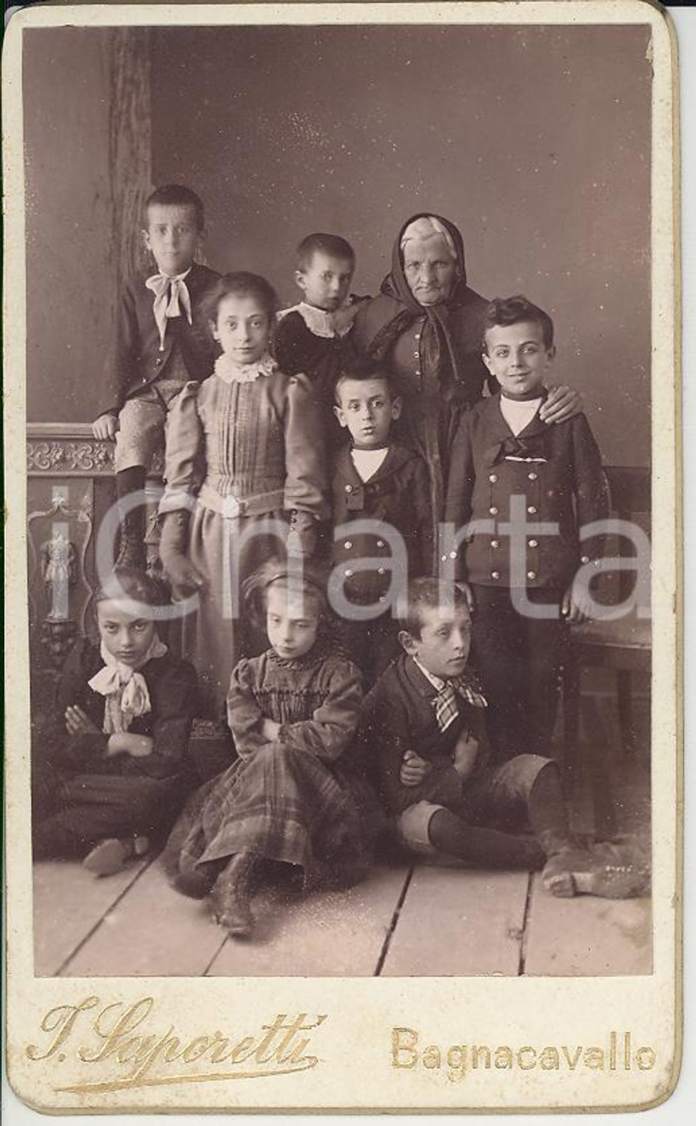 Fotografia d epoca originale 1880 ca BAGNACAVALLO RA Gruppo di bambini con la nonna  Foto SAPORETTI CDV 1