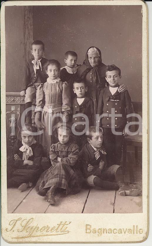 Fotografia d epoca originale 1880 ca BAGNACAVALLO RA Gruppo di bambini con la nonna  Foto SAPORETTI CDV 1