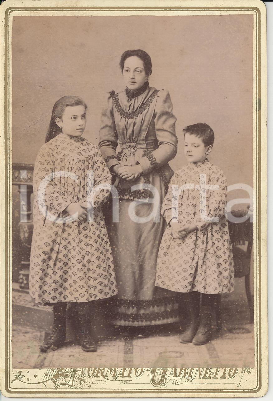 Fotografia d epoca originale 1880 ca BAGNACAVALLO Ritratto di donna con le due figlie  Fotografia SAPORETTI 1