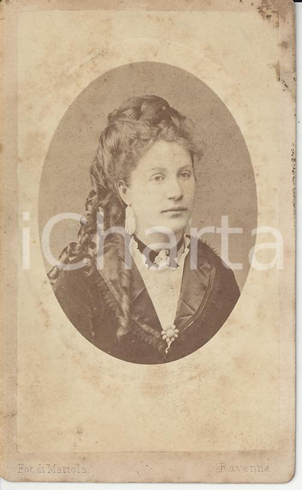 Fotografia d epoca originale 1870 ca RAVENNA Ritratto di un giovane donna con orecchini  Foto MARIOLA CDV 1